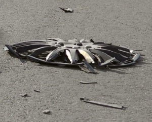 Cracked hubcap from broken rim