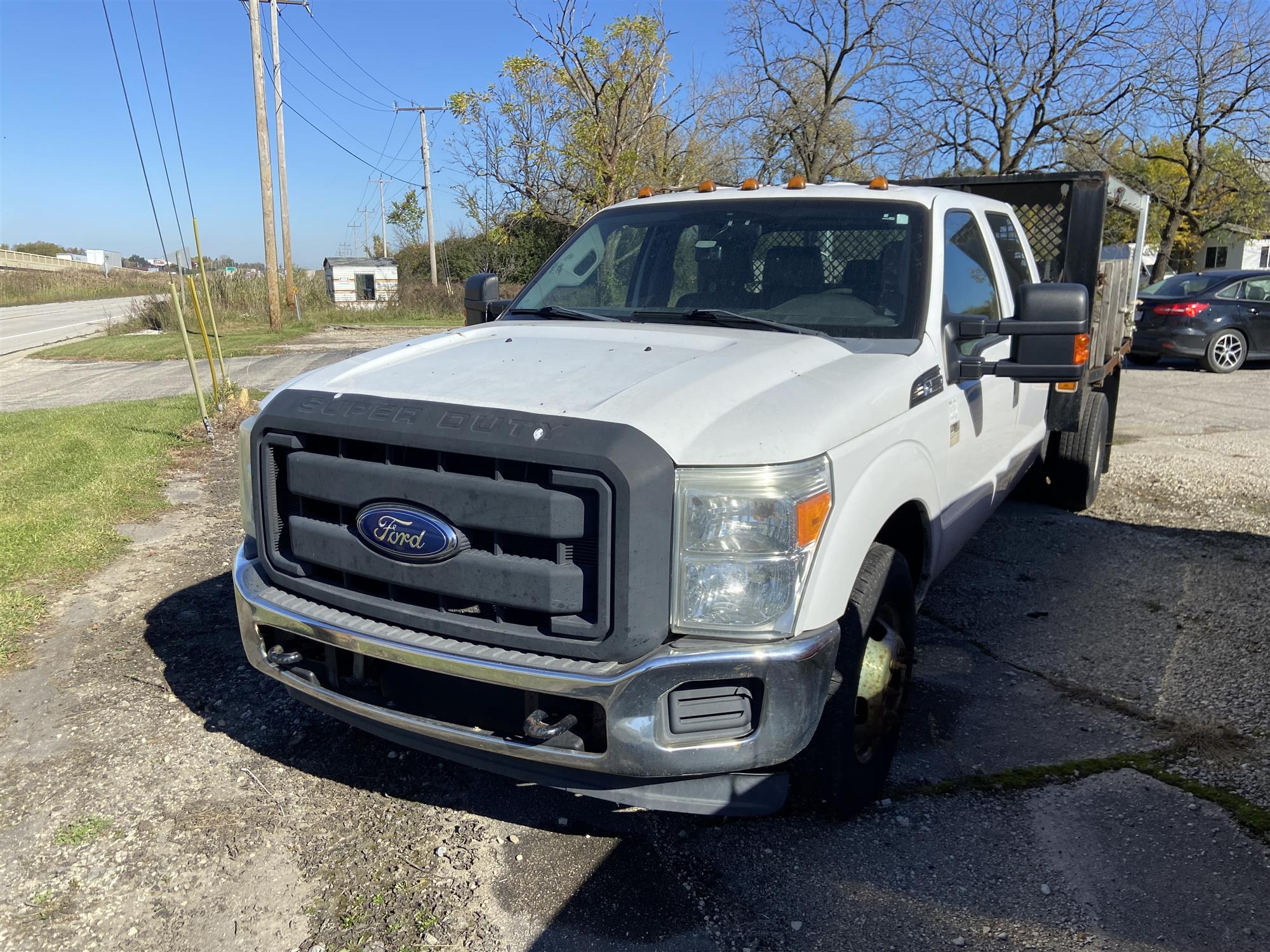 2011 Ford F-350 Super Duty Chassis Cab Lariat